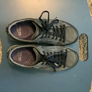 Vibram women’s waterproof hiking shoes